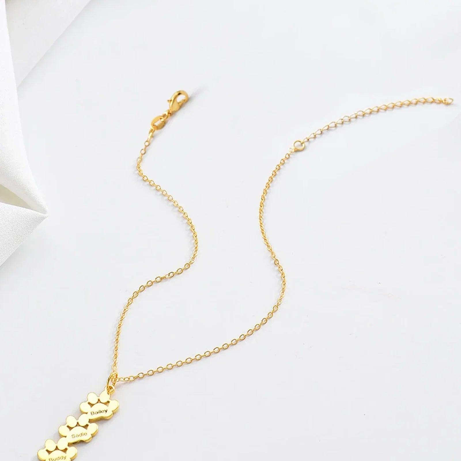Gold chain detail