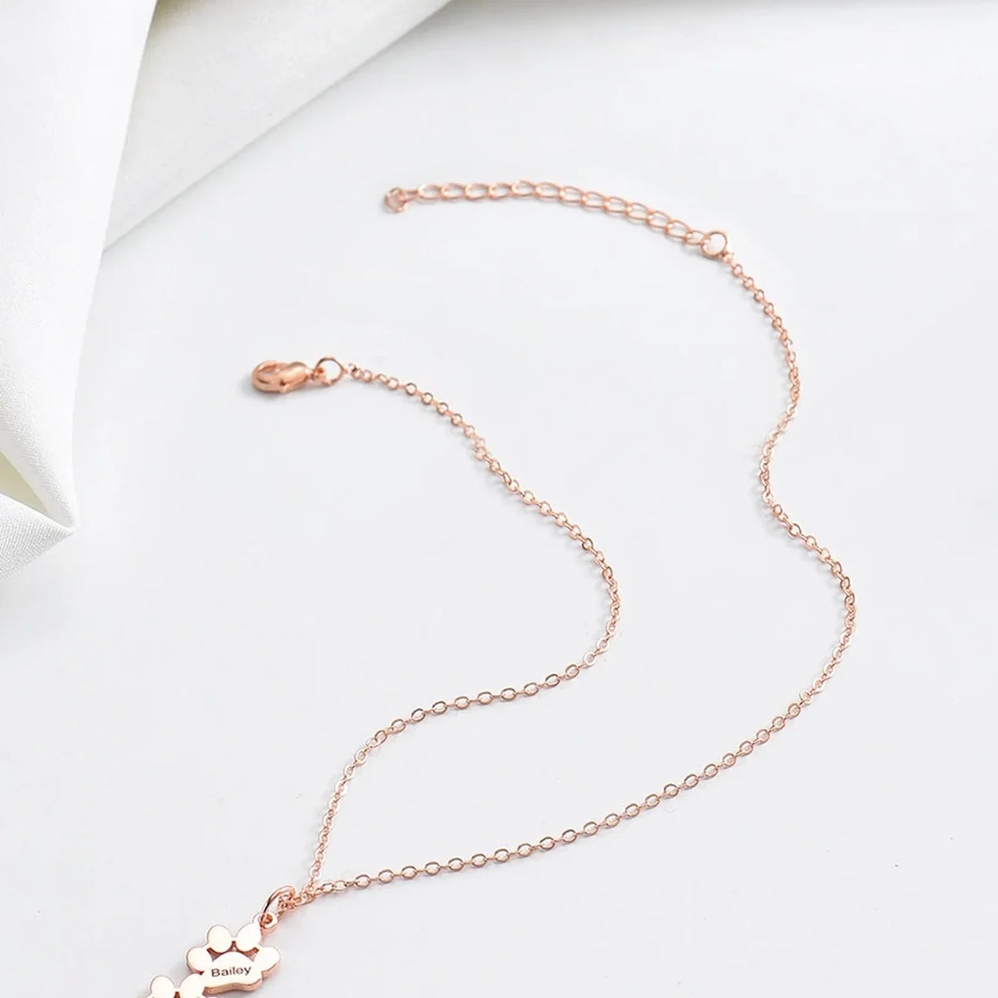 Rose gold chain detail