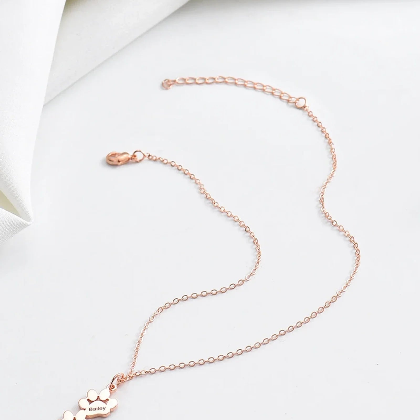 Rose gold chain detail