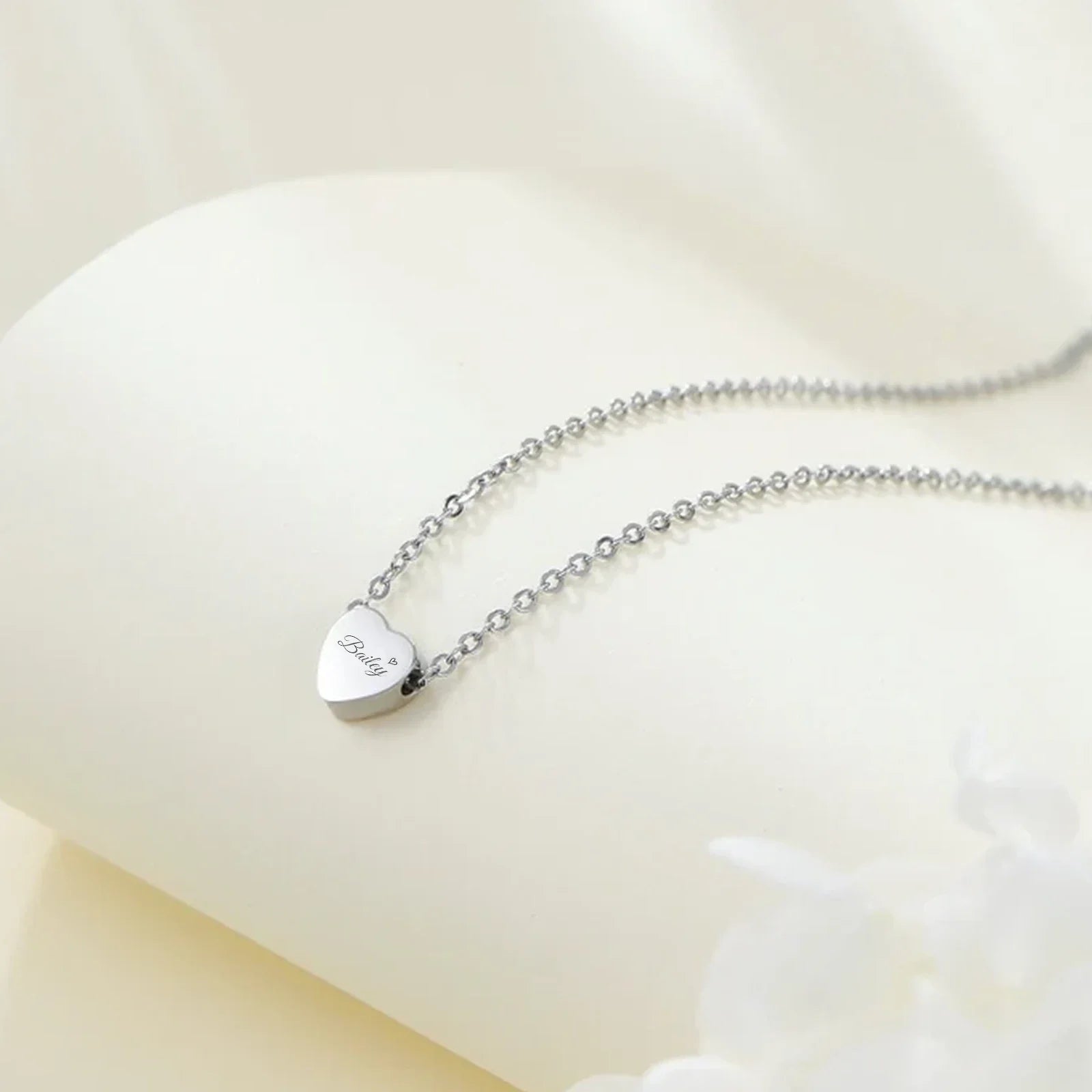Heart necklace, gold