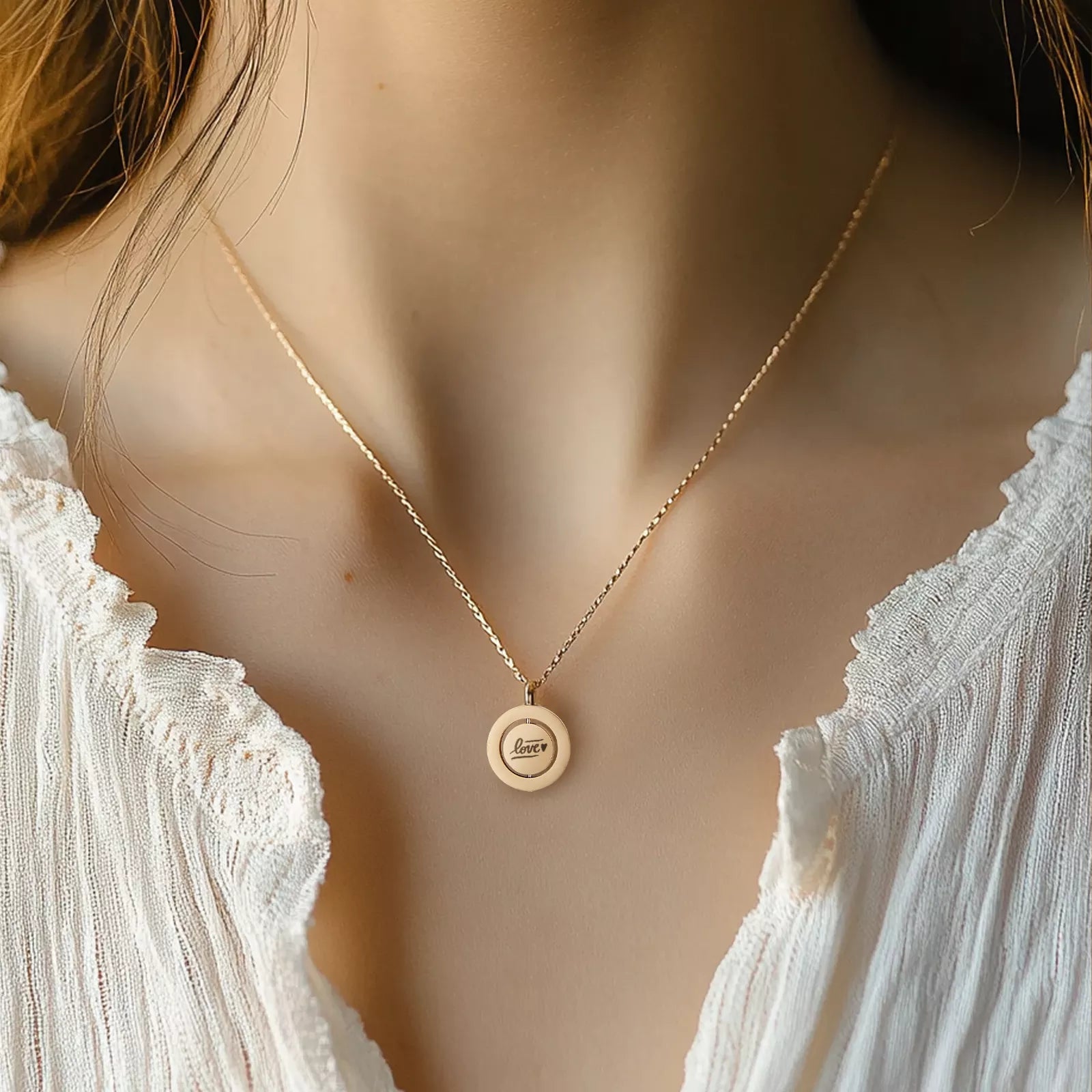 Spinner pendant necklace